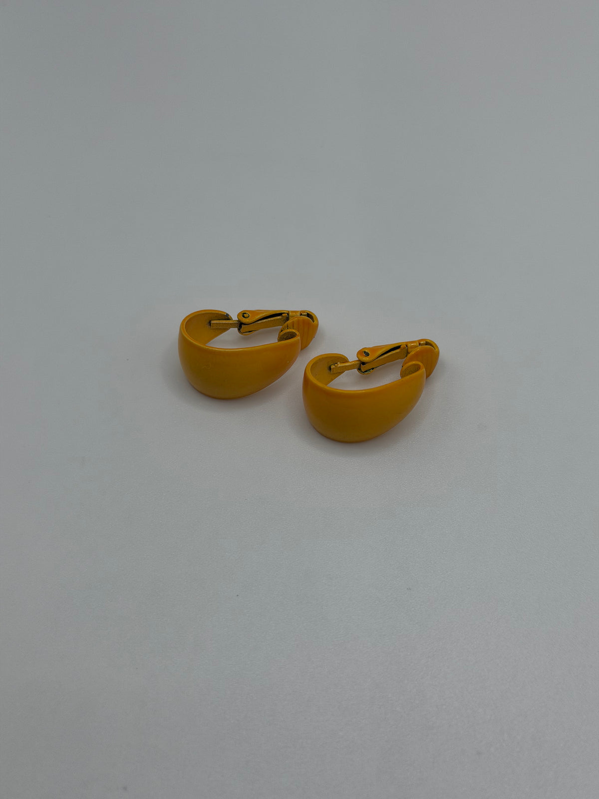 Vintage 80s yellow enamel hoop clip-on earrings