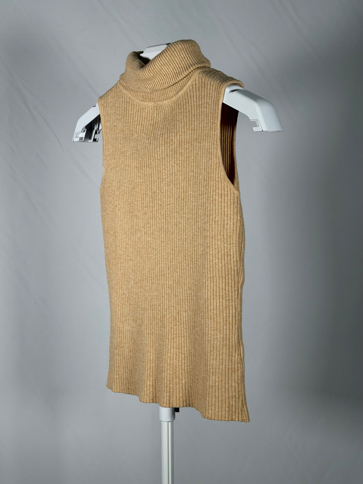 Urban Daizy camel ribbed knit sleeveless turtleneck sweater
