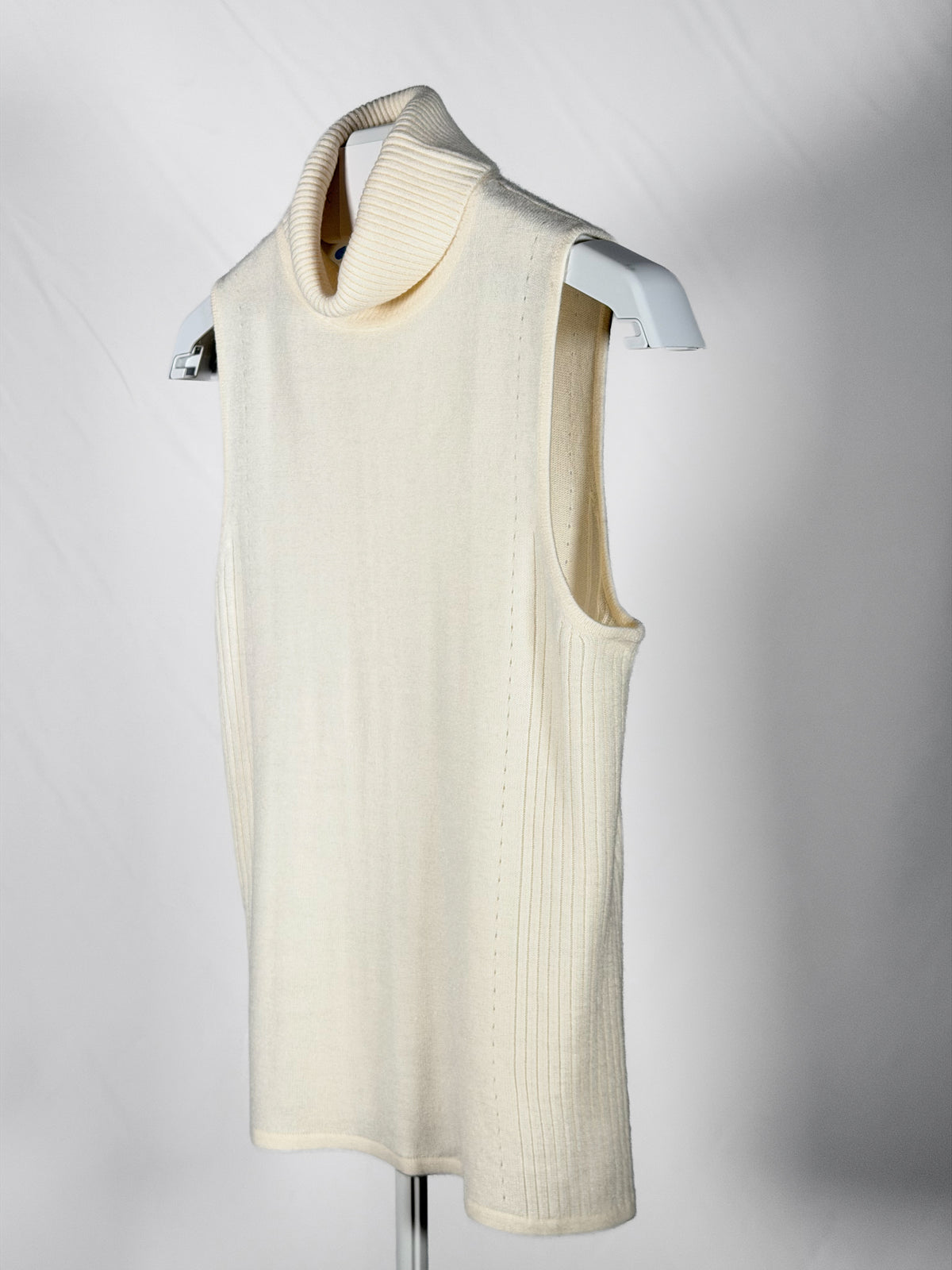 Vintage 90s Kathie Lee cream sleeveless turtleneck sweater