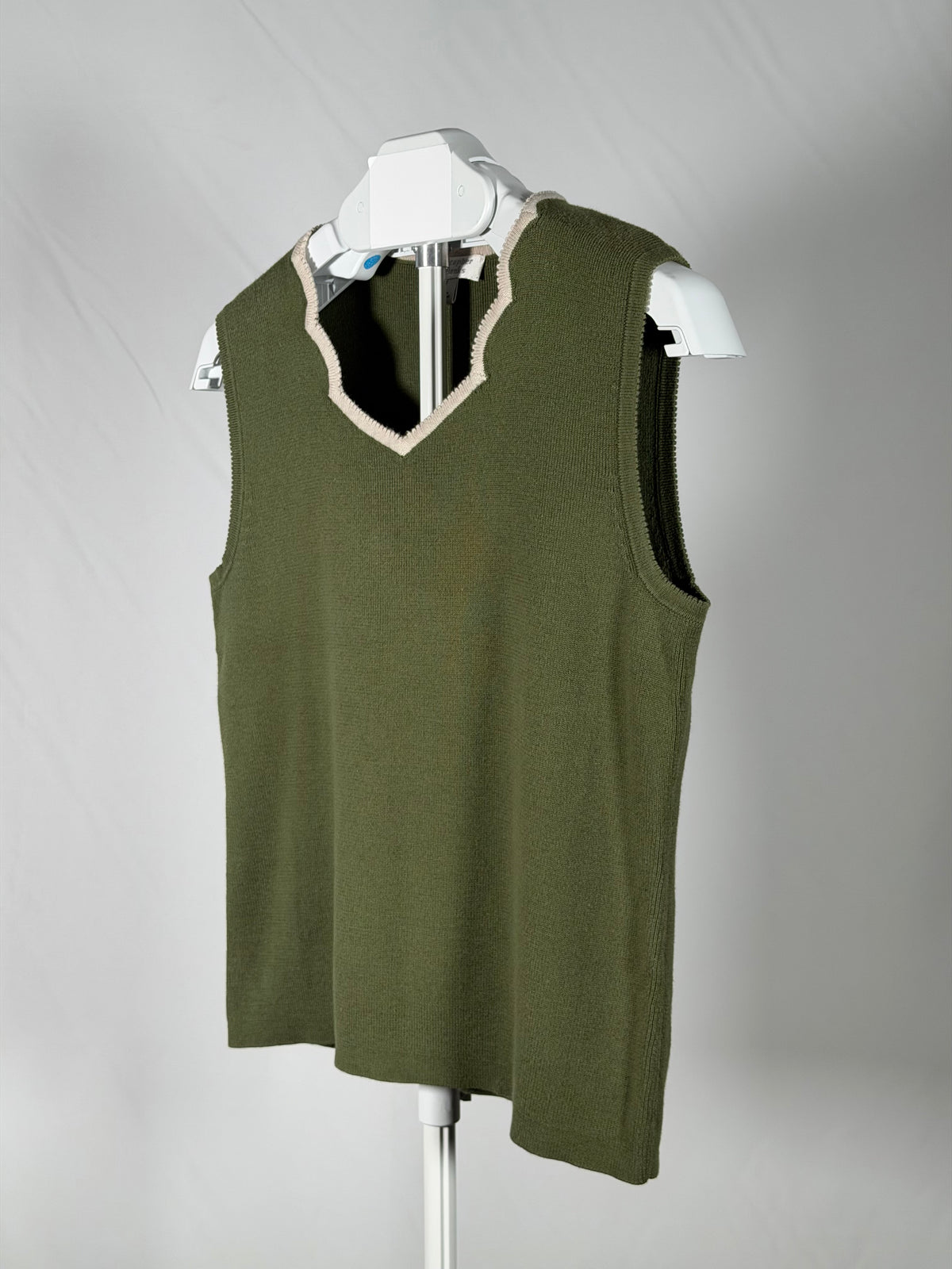 Vintage Y2K Christopher & Banks olive scalloped v-neck sweater tank