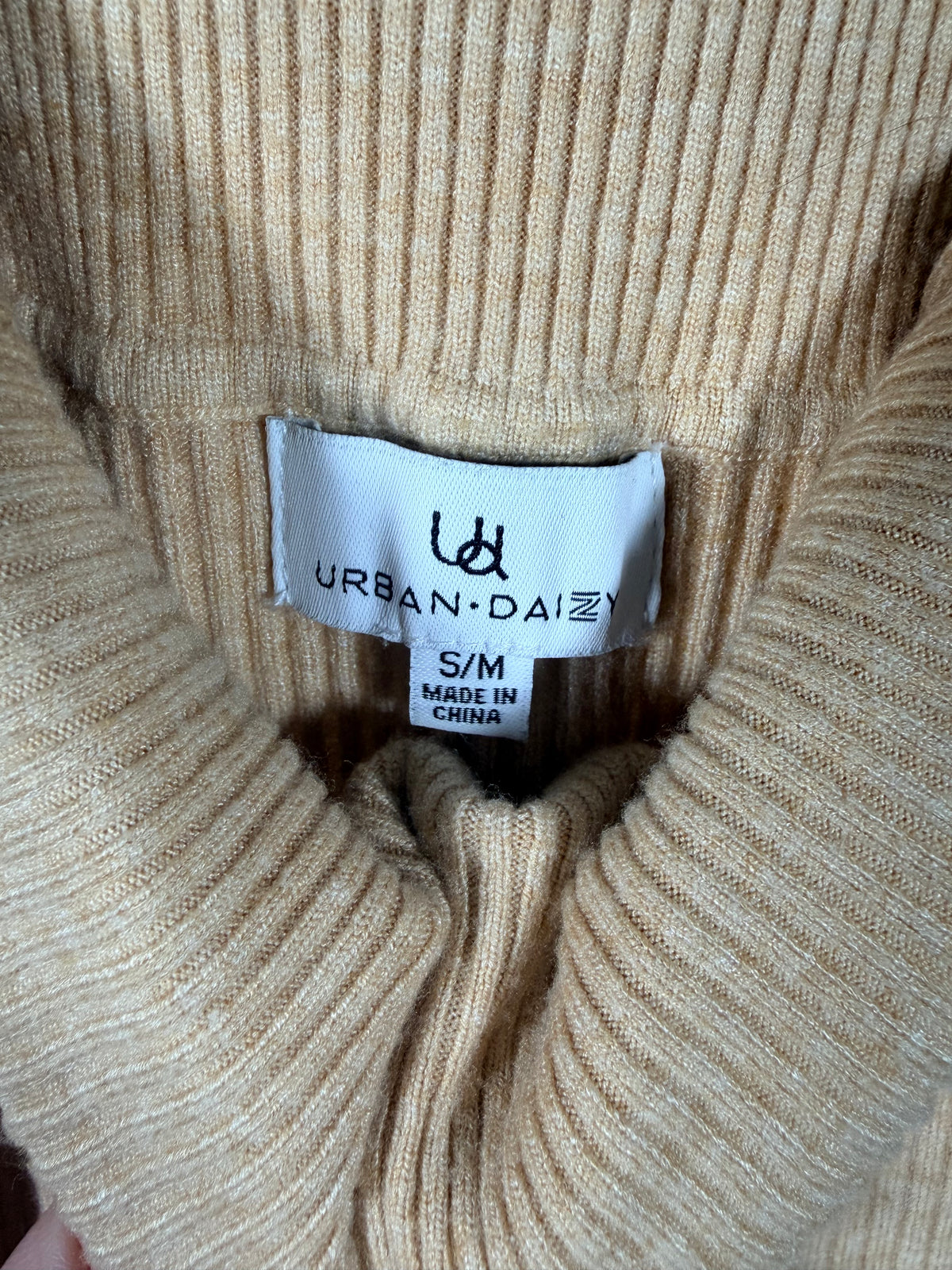 Urban Daizy camel ribbed knit sleeveless turtleneck sweater