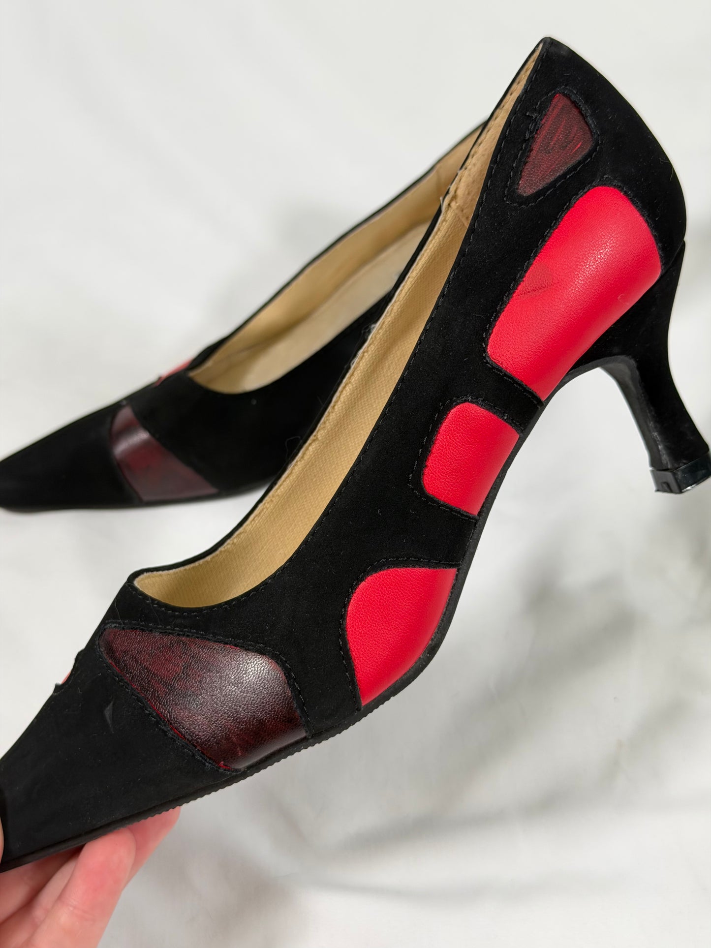 Vintage 80s/90s Classique black & red color-block kitten heels