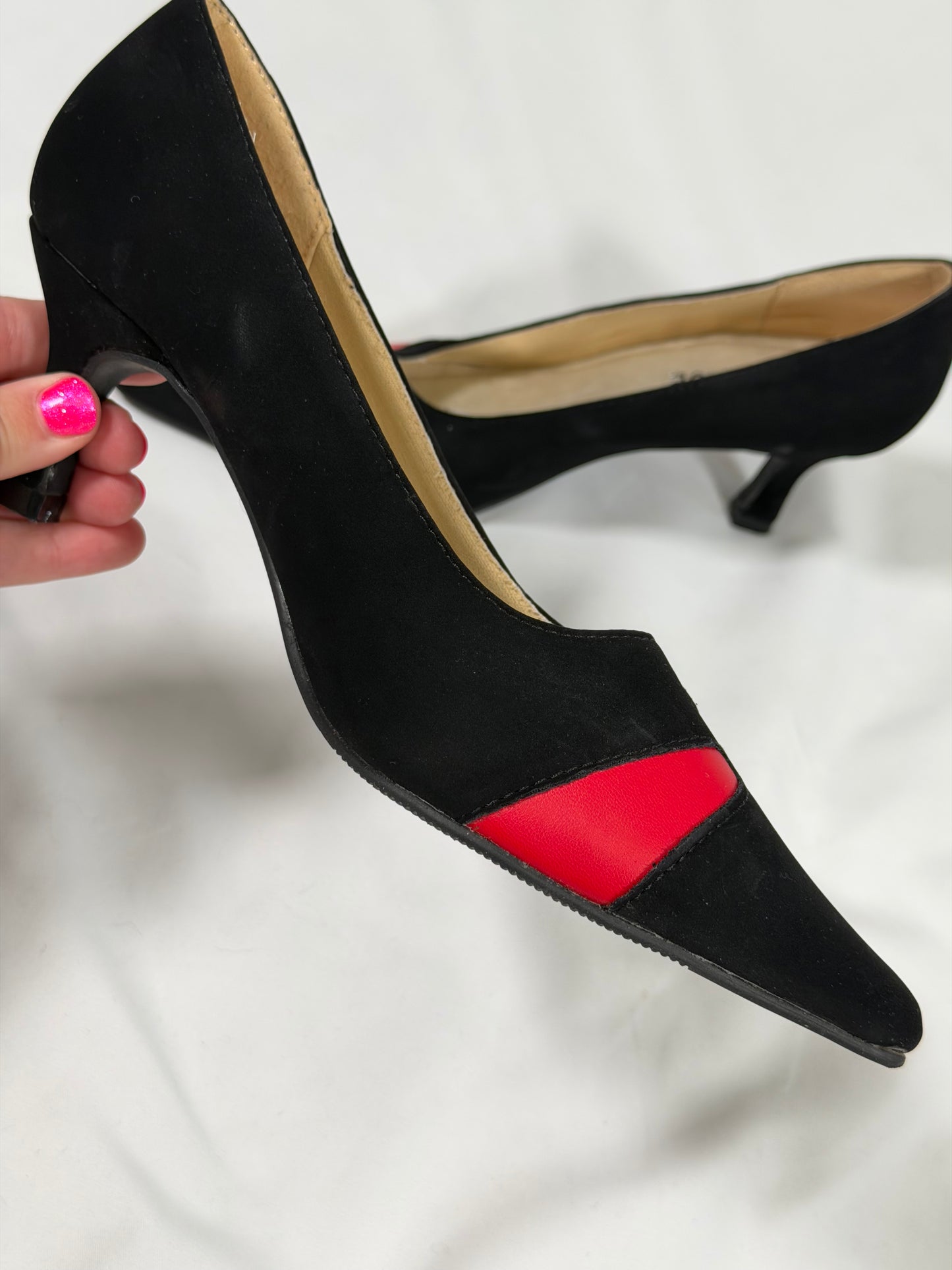 Vintage 80s/90s Classique black & red color-block kitten heels