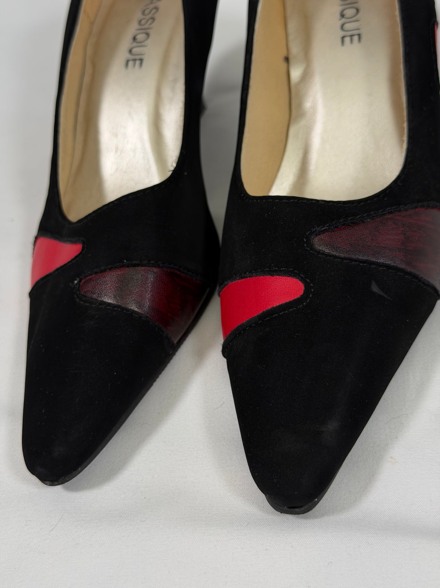 Vintage 80s/90s Classique black & red color-block kitten heels