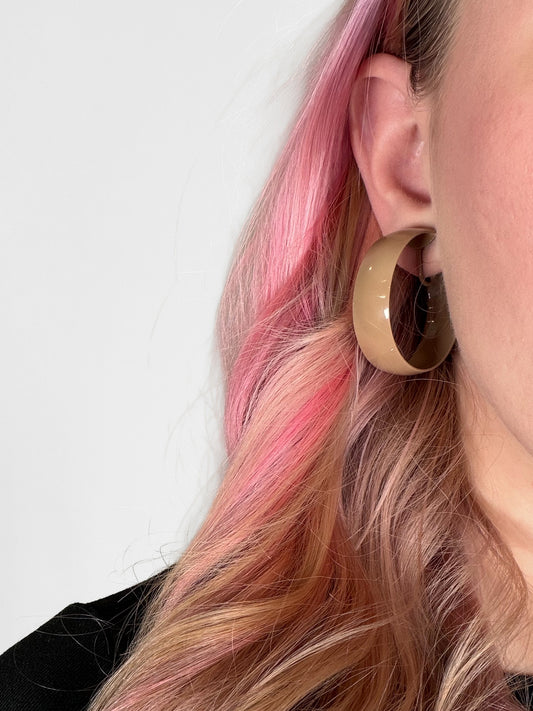 Vintage 80s beige enamel clip-on earrings