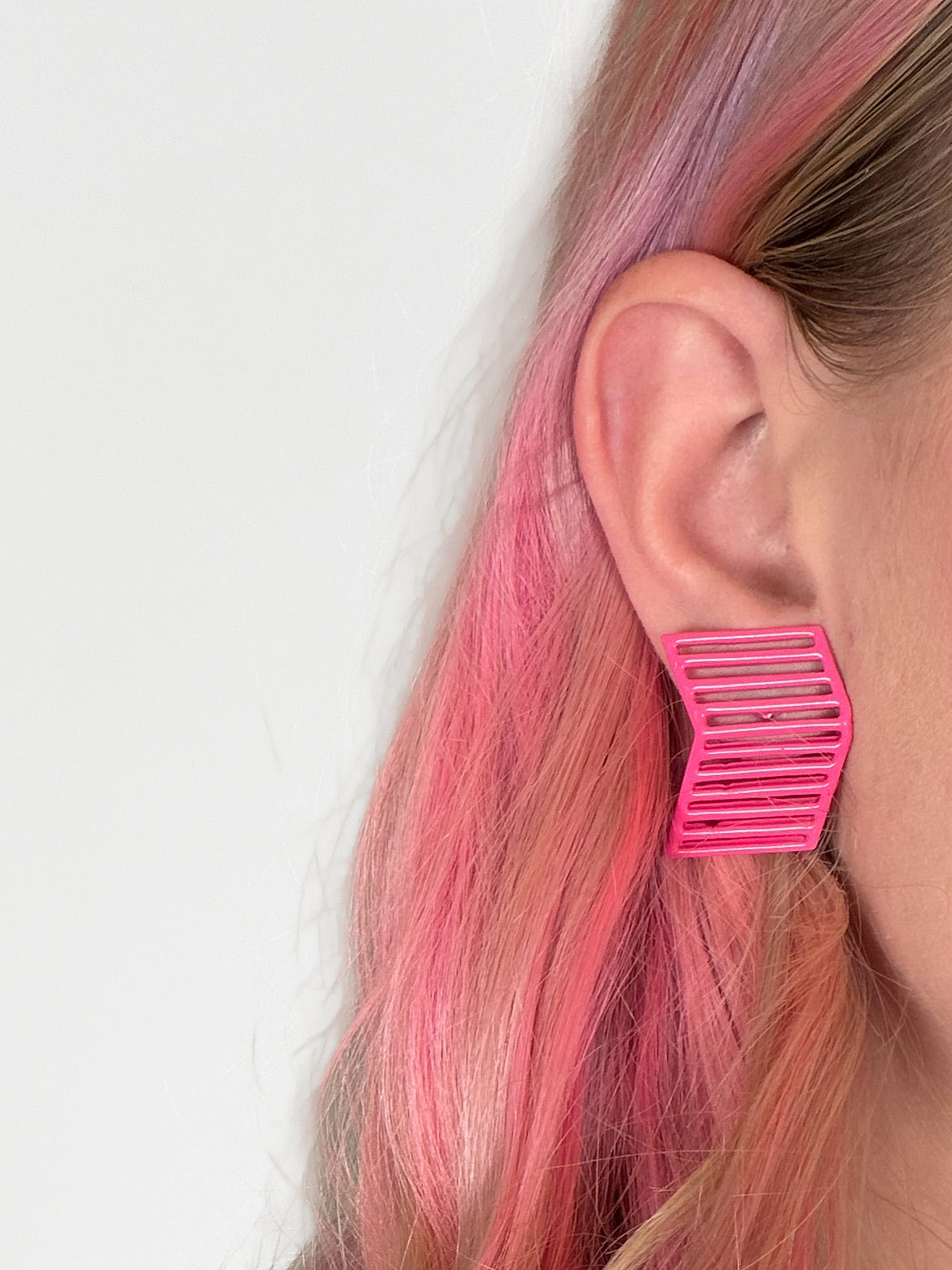 Vintage 80s hot pink geometric chevron post earrings