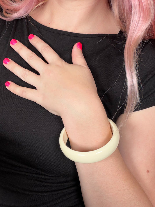 Retro 70s/80s style chunky cream bangle bracelet