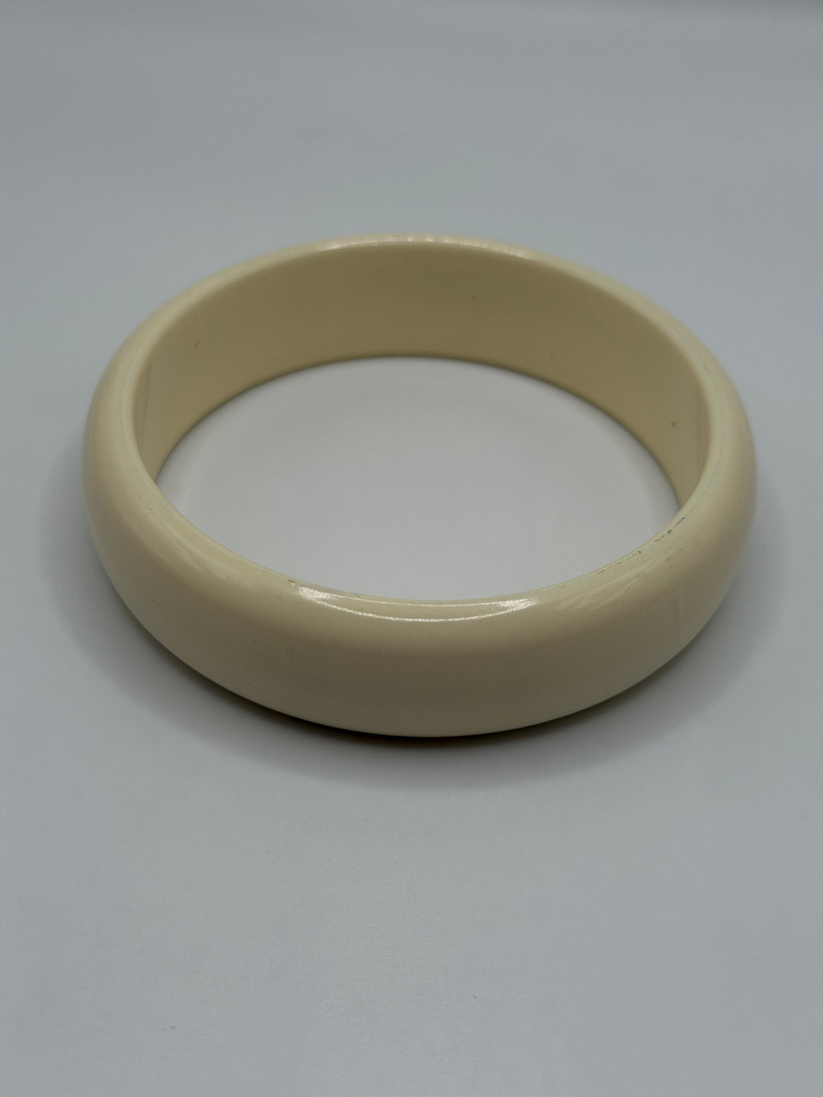 Retro 70s/80s style chunky cream bangle bracelet