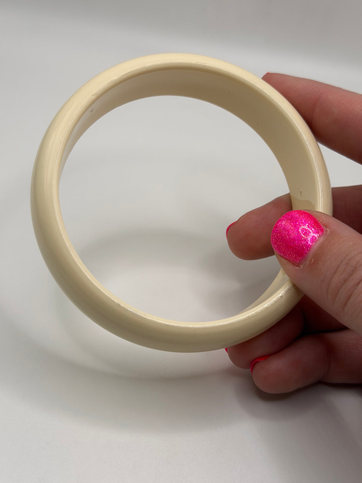 Retro 70s/80s style chunky cream bangle bracelet