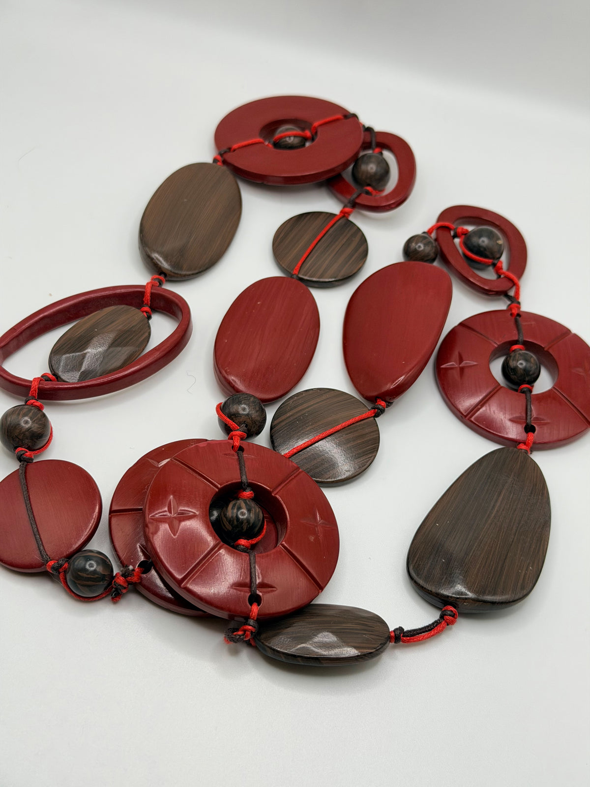 Vintage 70s/80s chunky red/faux wood geometric statement necklace