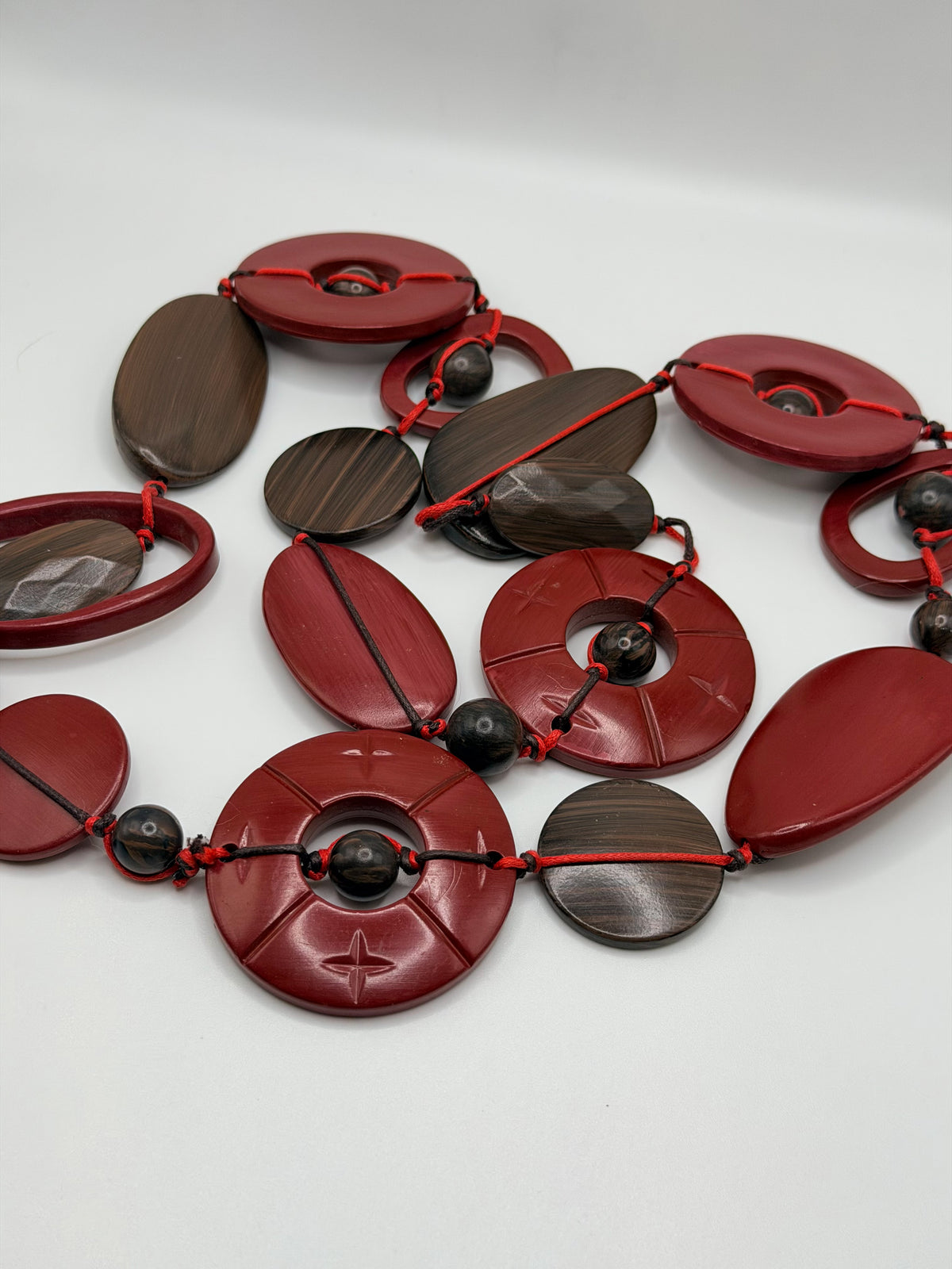 Vintage 70s/80s chunky red/faux wood geometric statement necklace