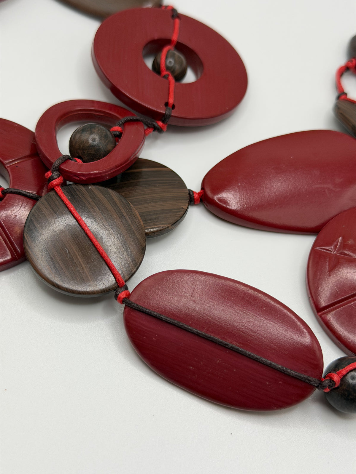 Vintage 70s/80s chunky red/faux wood geometric statement necklace
