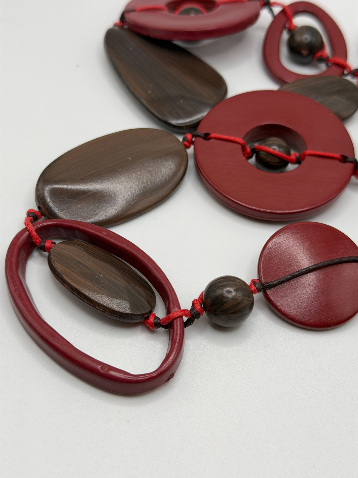 Vintage 70s/80s chunky red/faux wood geometric statement necklace