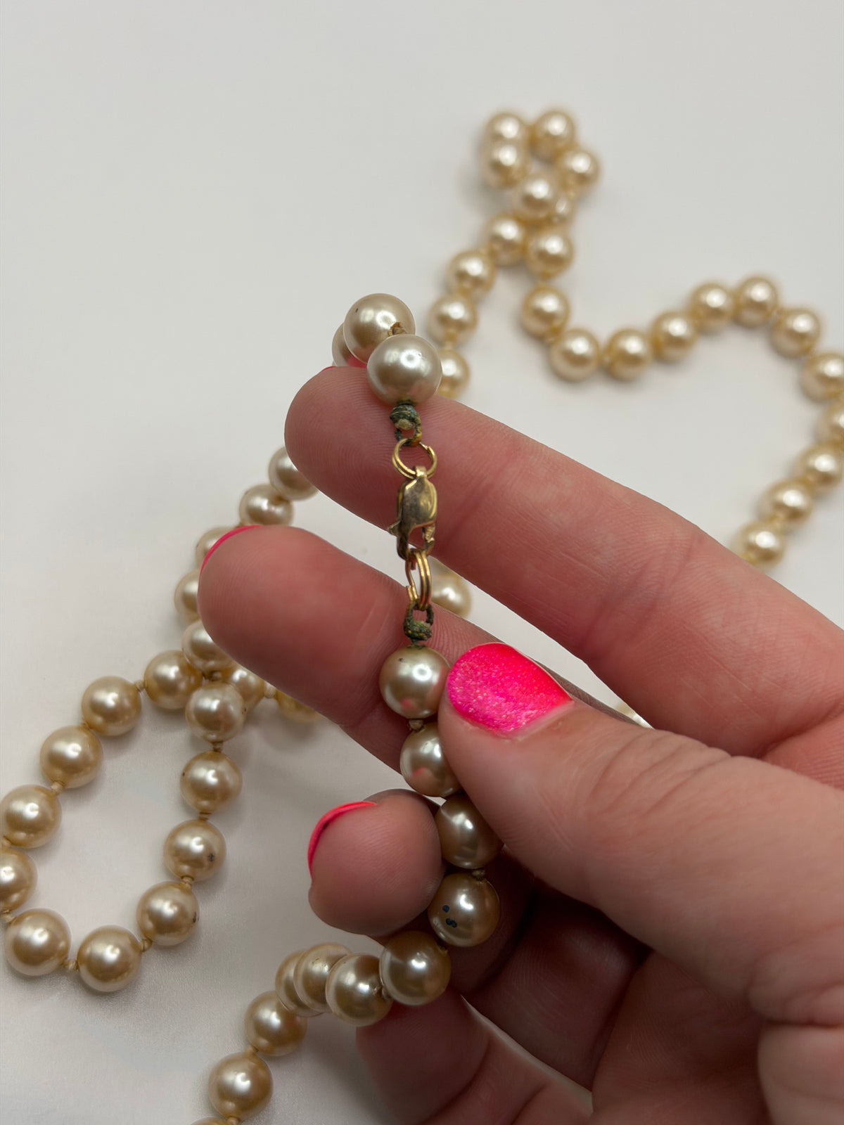 Vintage 80s cream faux pearl strand necklace