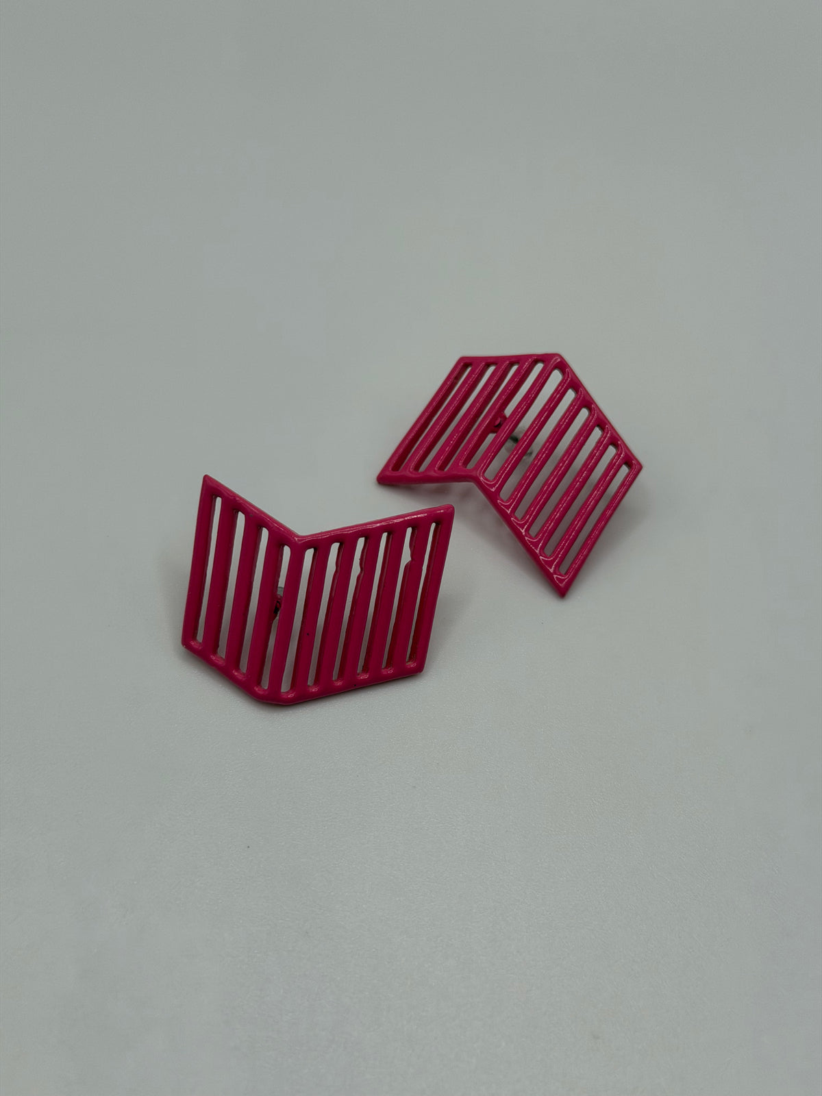 Vintage 80s hot pink geometric chevron post earrings