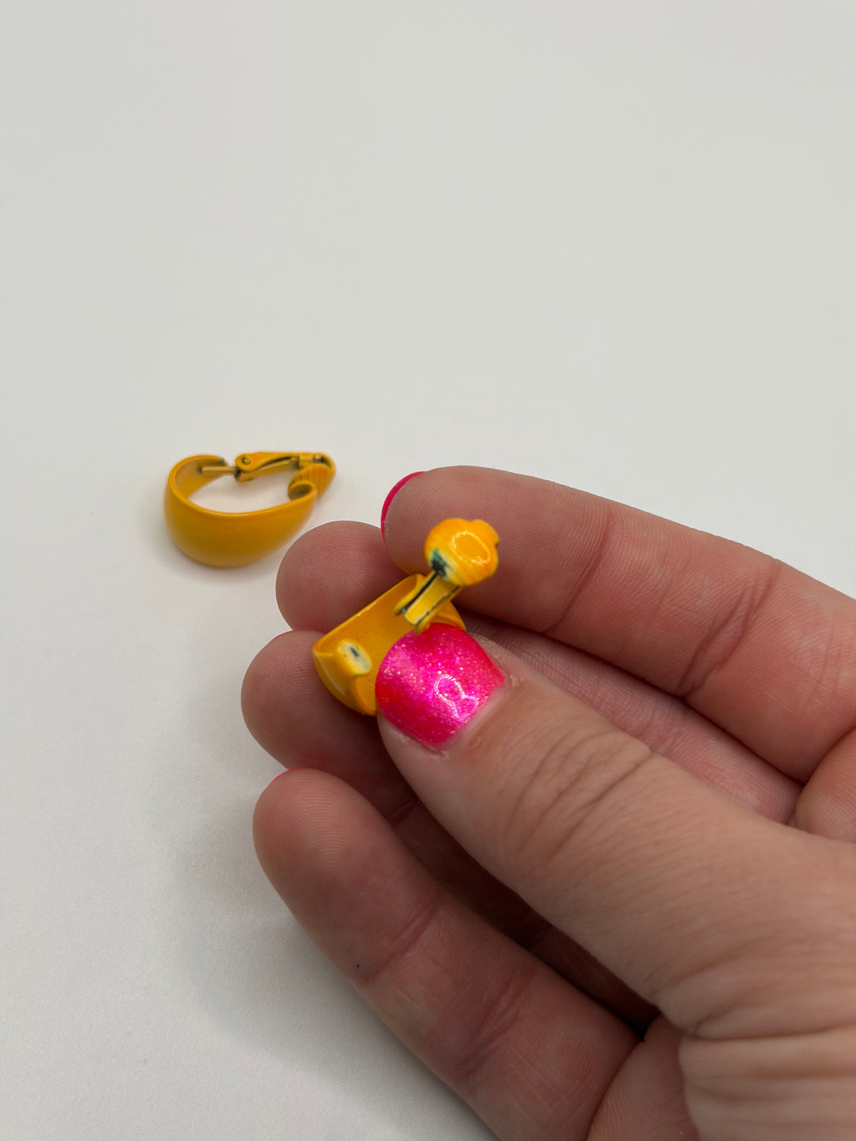 Vintage 80s yellow enamel hoop clip-on earrings