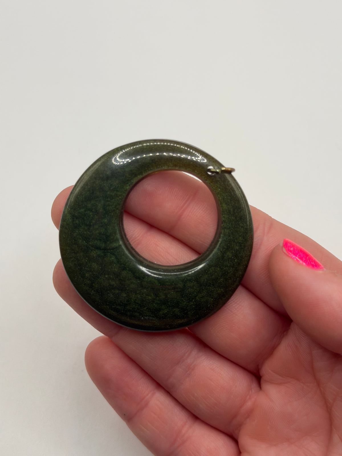 Vintage 70s/80s green speckled enamel donut pendant