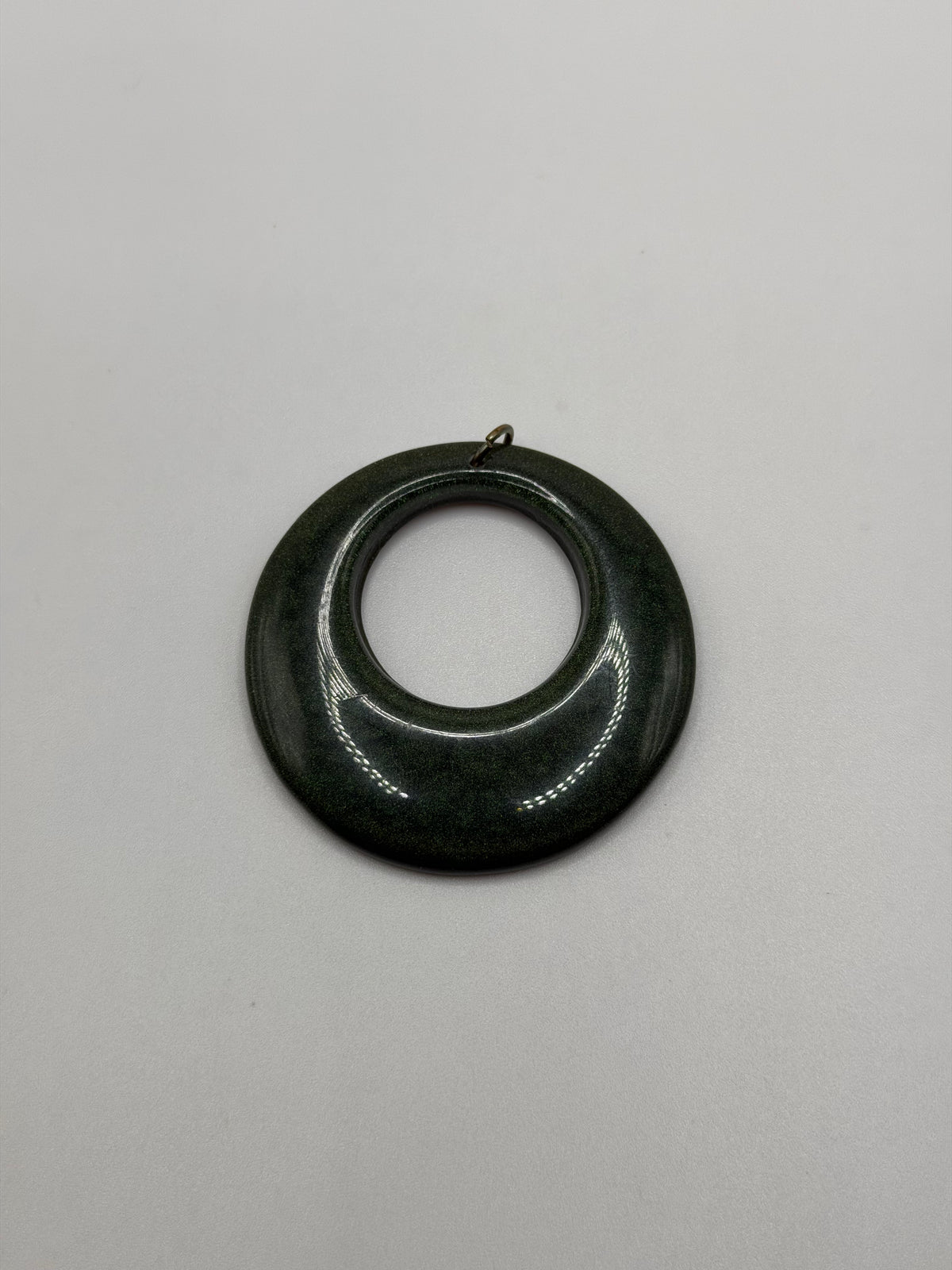Vintage 70s/80s green speckled enamel donut pendant