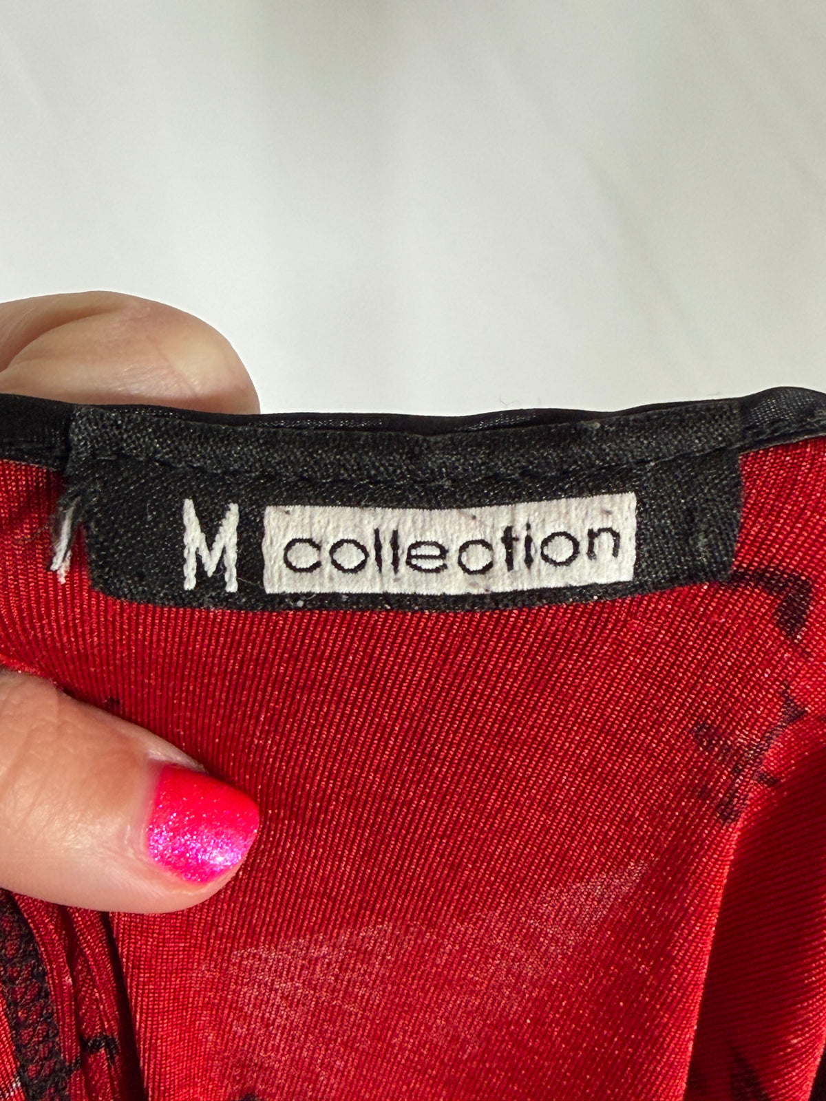 Vintage Y2K M Collection red floral/calligraphy key-hole midi